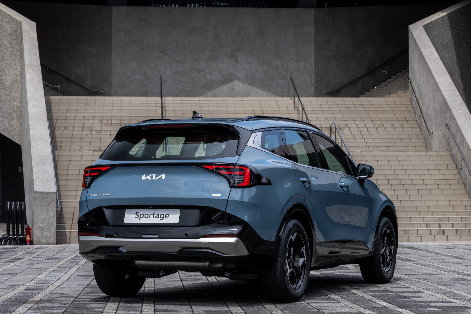 5. The new Sportage 5 月底前入主再享專屬前瞻禮遇方案-電子後視鏡，敬邀您即刻入主。